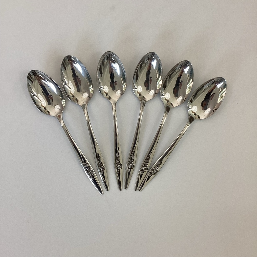 Oneida Lasting Rose Silverware Set - Picture 10 of 13